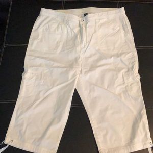 New without tags white capris.